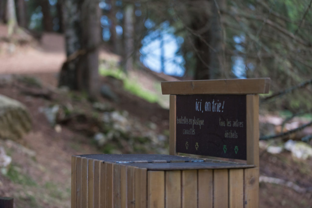 Bac de tri au parc de Merlet